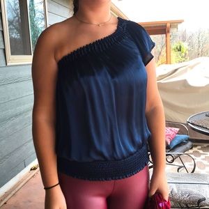 One shoulder shirt